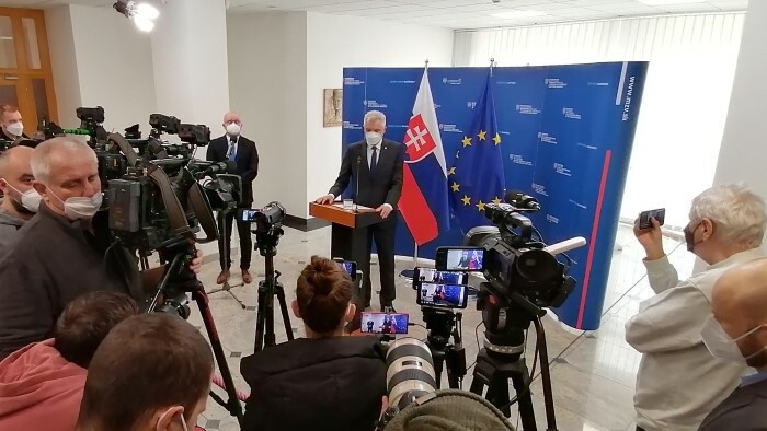 Глава МИД Корчок критикует оппозицию по вопросам Украины