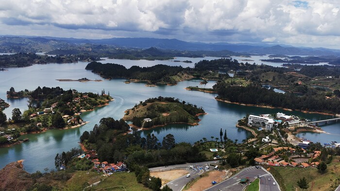 Guatape skala a priehrada (3).jpg