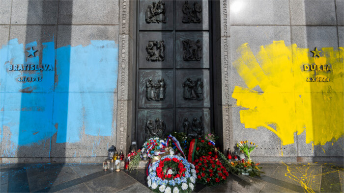 Dégradation du monument aux soldats soviétiques Slavín