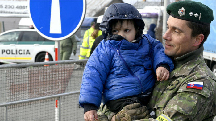 Más de 100.000 personas han llegado a Eslovaquia a través de la frontera con Ucrania