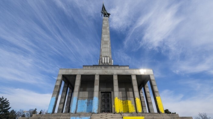 Russia voices indignation over defacing of Slavin war memorial 