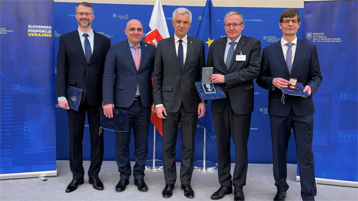 Ivan Korčok galardona a los diplomáticos en Kiev
