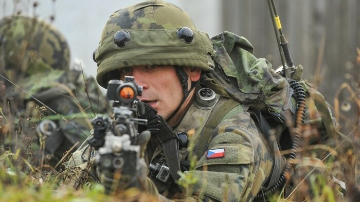 Erste tschechische Soldaten zum Schutz der NATO-Ostgrenze eingetroffen