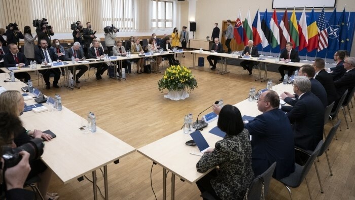 Minister der Bukarest Neun treffen sich in Bratislava