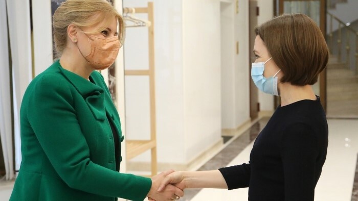 Президент СР передала Молдове гуманитарную помощь