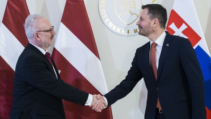 Премьер Хегер встретился с президентом Латвии