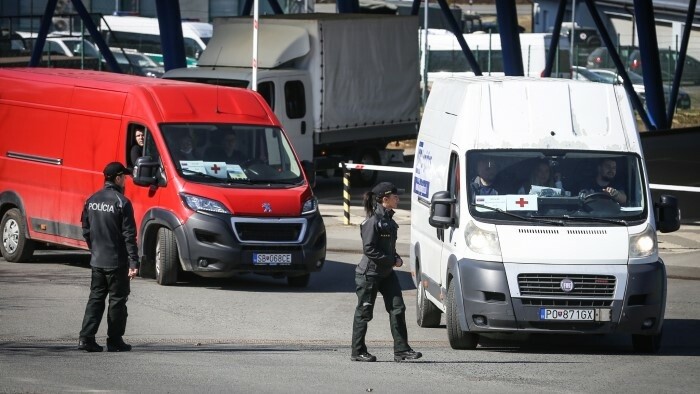 Гумпомощь Пограничной полиции Словакии украинским коллегам