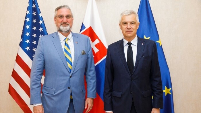Foreign Minister Korcok receives Indiana delegation led by Governor Holcomb