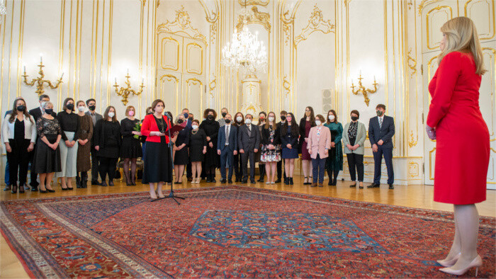 La presidenta agradeció a los voluntarios por la labor en la lucha contra la pandemia y la atención a los refugiados de la guerr