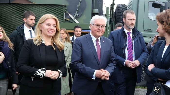 Präsidentenbesuch bei NATO-Soldaten in Sliač