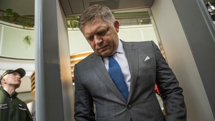 El ex primer ministro Robert Fico acude a la Policía, pero se niega a testificar ante el investigador