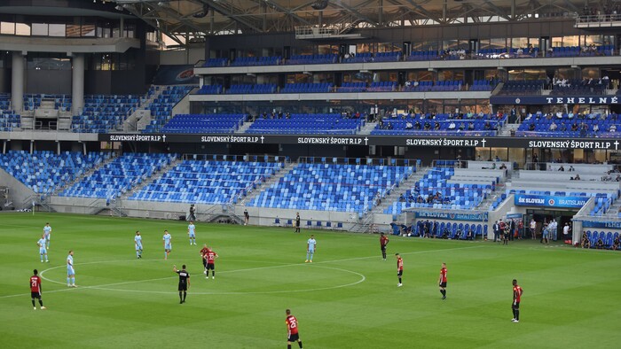 Futbal: finále Slovnaft Cupu sa odohrá za účasti divákov