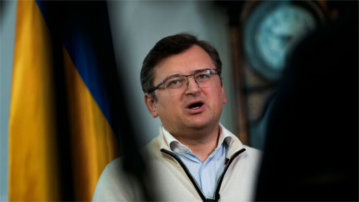 Klus y Kuleba destacan la ayuda eslovaca a Ucrania 