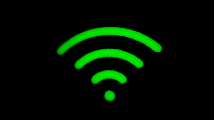 Glosa: Bez wi-fi ani na krok?