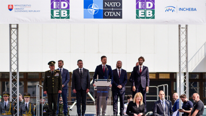 El Ministro de Defensa debatió en Bruselas la seguridad europea y la cooperación en materia de defensa