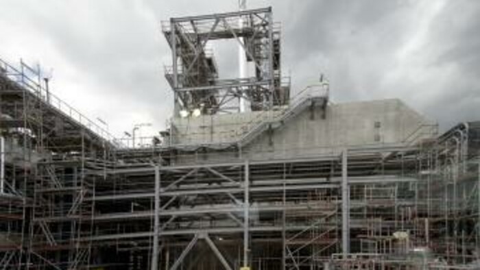 Rafinéria Slovnaft by mala platiť mimoriadnu daň