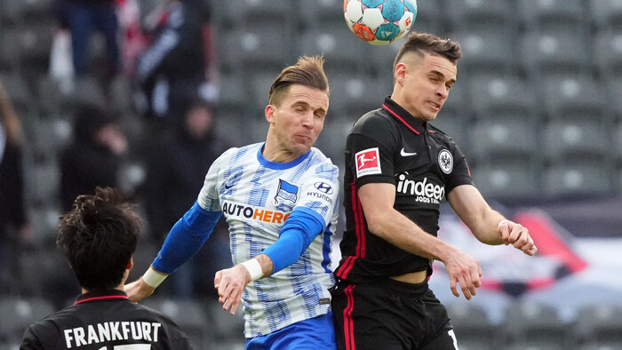 Futbal: slovenskí hráči v bojoch o záchranu