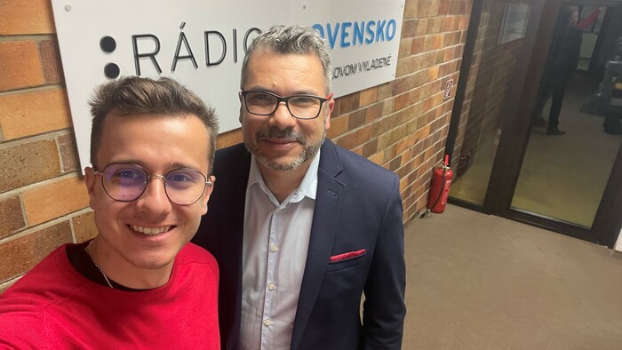 Aká je práca moderátora relácie O 5 minút 12? | Na jednej vlne