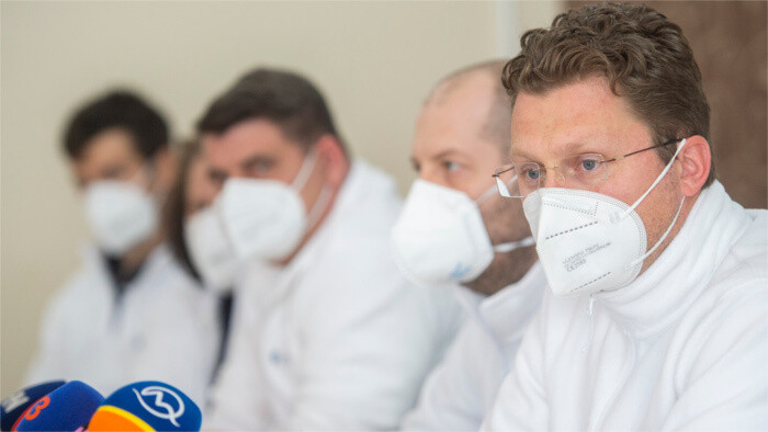 Los médicos de los hospitales siguen en alerta de huelga