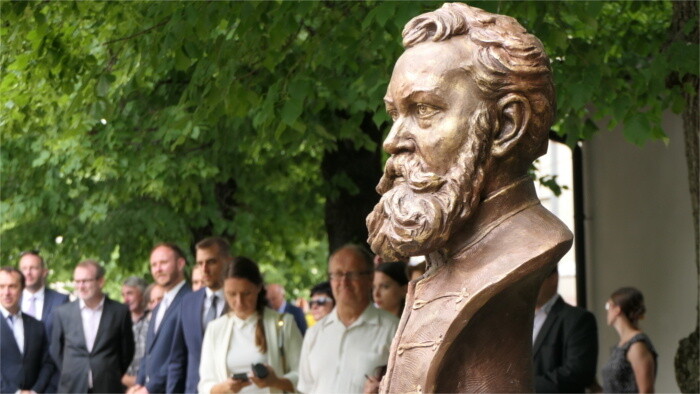 Descubren un busto de Štefan Marko Daxner en la ciudad de Martin