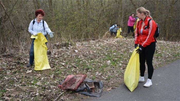Mestá začínajú s jesenným upratovaním