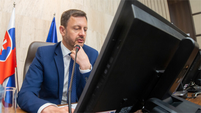 El primer ministro apoyará proyectos de divulgación de la ciencia e innovación