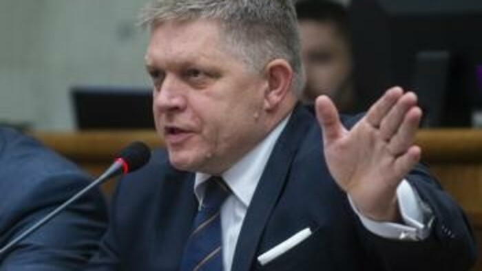 SMER-SD predstavil znenie referendových otázok