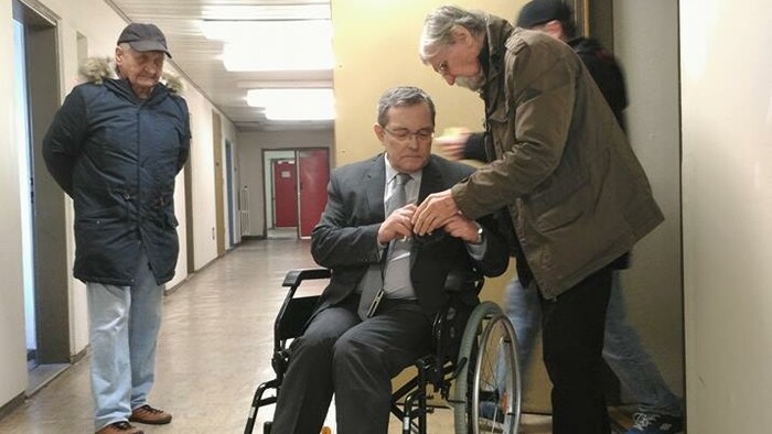 Antonič Milan - výroba Retro novín aj so zlomenou nohou _1.jpg