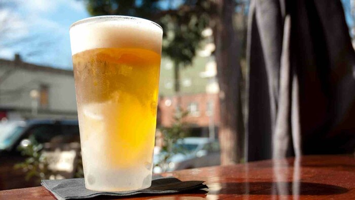 Reklama na pivo je v uliciach Zürichu zakázaná