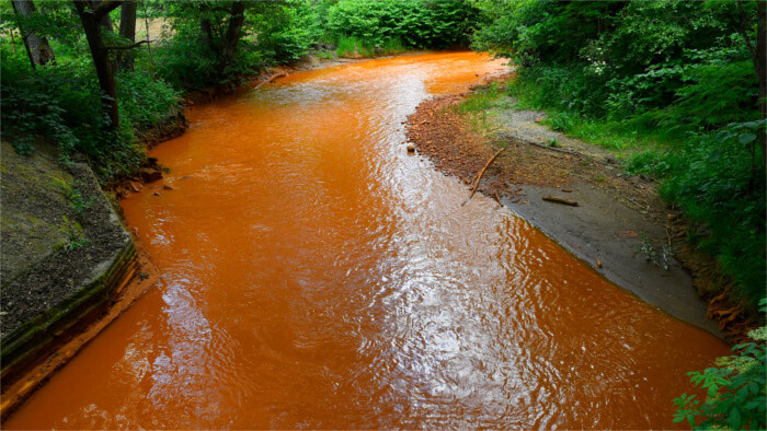 En la mina de Nižná Slaná están terminando los trabajos de rescate, el agua que fluye hacia el río es más limpia