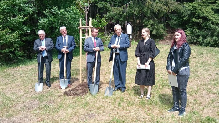 Gymnazisti obnovili Sad života v Kališti