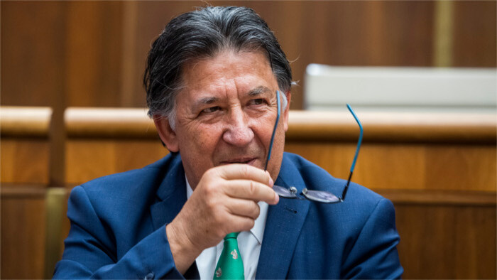 La oposición parlamentaria intenta destituir a Budaj de su cargo ministerial