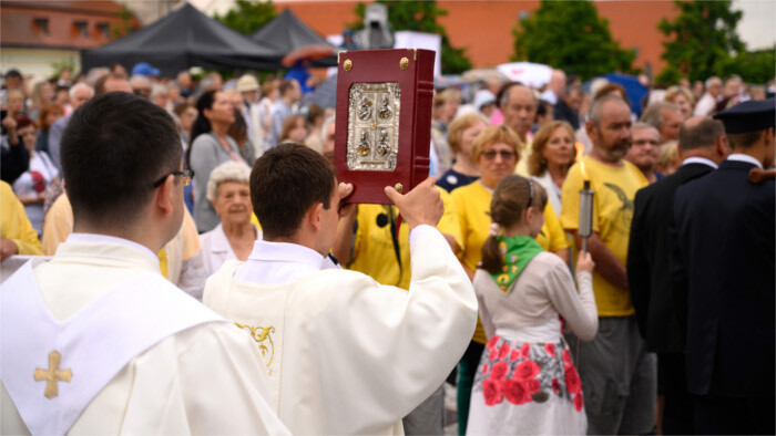Message aux politiques lors de la célébration nationale des Saints Cyril et Methode