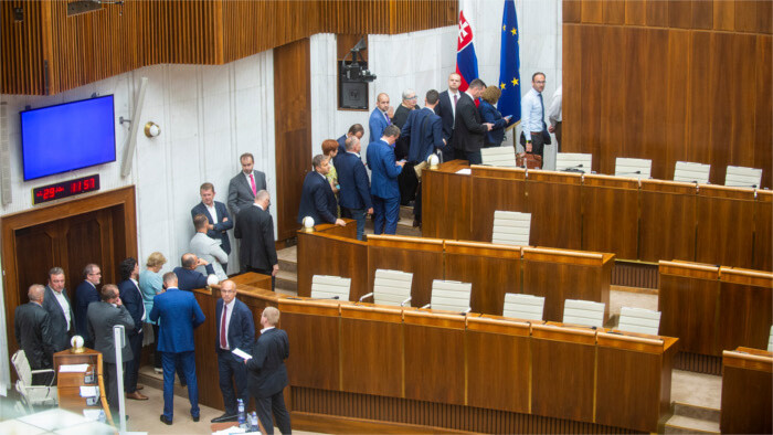 Los legisladores elegirán hoy al nuevo director general de RTVS