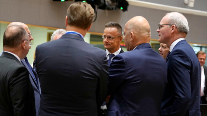 Los ministros de Asuntos Exteriores de la UE aprueban más ayuda militar para Ucrania
