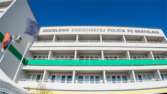 Guichets libre-service à la Police des étrangers