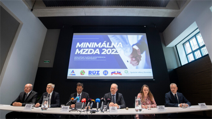 Agentes sociales pactan el aumento del salario mínimo
