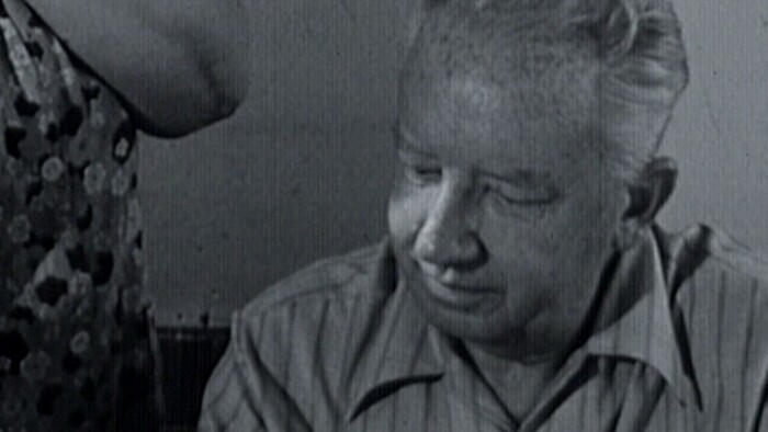 Täuber Gustáv ako smenár Televíznych novín