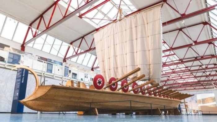 Moderne Replik des historischen Schiffes Lusoria in Bratislava