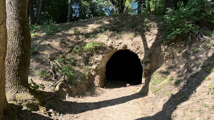 Historická stredoveká kúria Sľažany