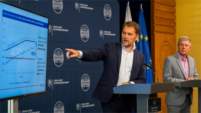 Lengvarský y Matovič presentan una subida salarial para las enfermeras, pero ellas siguen estando descontentas