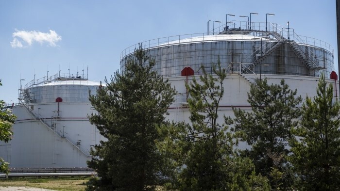 La presidenta da luz verde al aumento del impuesto extra a las refinerías