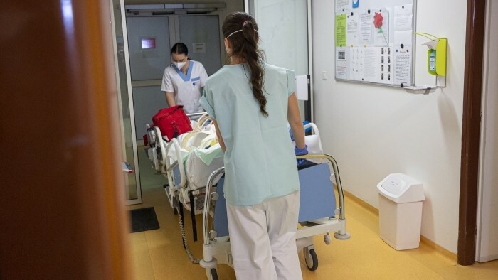 Ärzte und Krankenschwestern wollen Überstundenarbeit verweigern