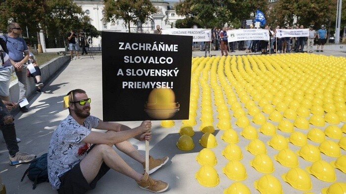 Manifestation pour Slovalco