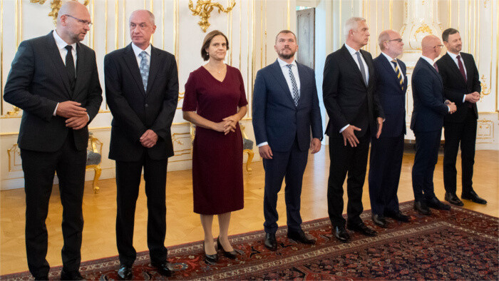 La jefa de Estado nombra a los nuevos ministros del gobierno 