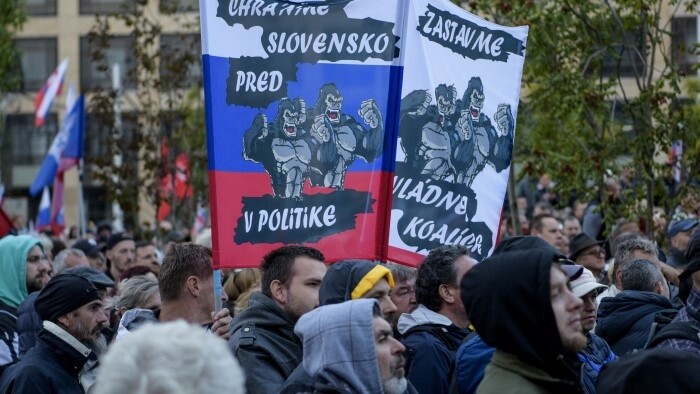 Public protest in Bratislava: Opposition calls for Government resignation 