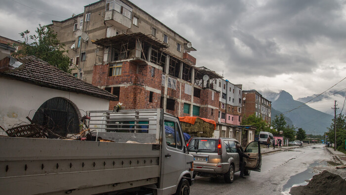 16 Bajram Curri, centrum oblasti Tropoja.jpg