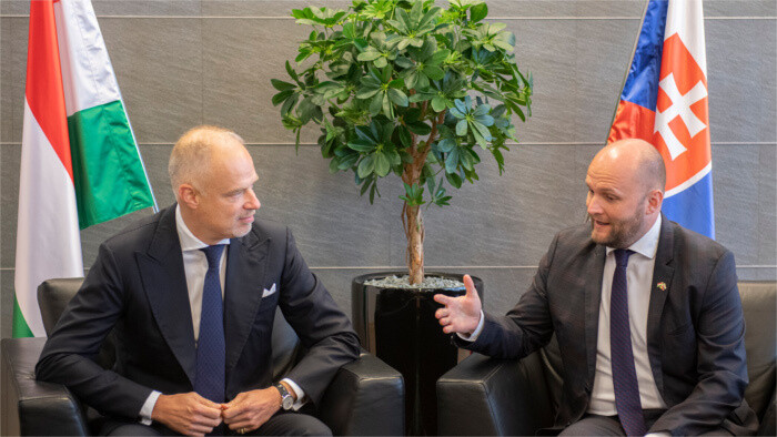 Ministro de Defensa de Eslovaquia apuesta por ampliar la colaboración con Hungría