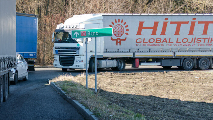 La reintroducción temporal de los controles en la frontera checo-eslovaca ha alarmado a los transportistas por carretera 