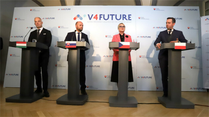 Intensification de la coopération des armées du V4